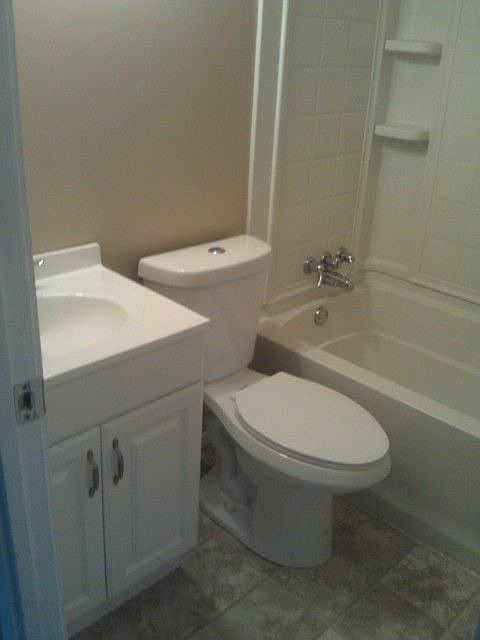 2nd image of 717 E Lake St