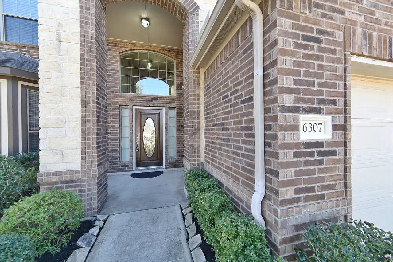 4 bed, 3.5 bath, 2969 sqft, $2,850 — Photo 2
