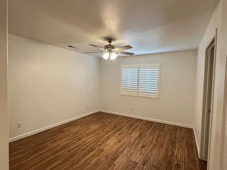2207-2213 N Vickie Ct — Photo 12