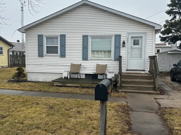 125 N Quincy Ave, Bradley, IL 60915