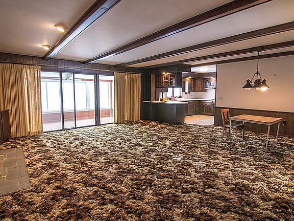 open plan/retro carpet 