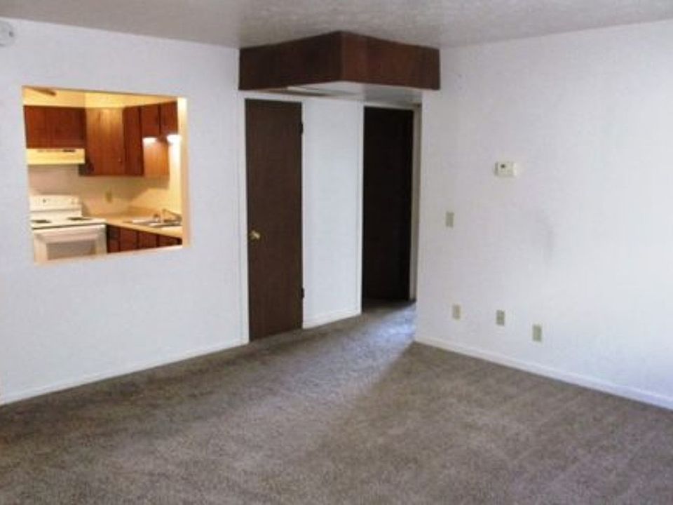 2nd image of 104 W Shelbourne Dr #4