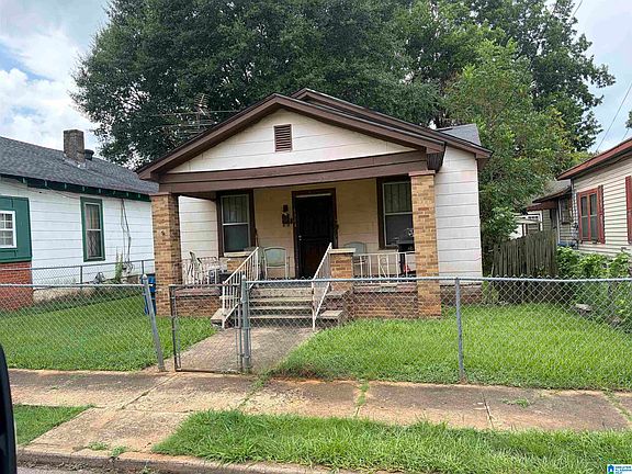 4th image of 3910 Main St