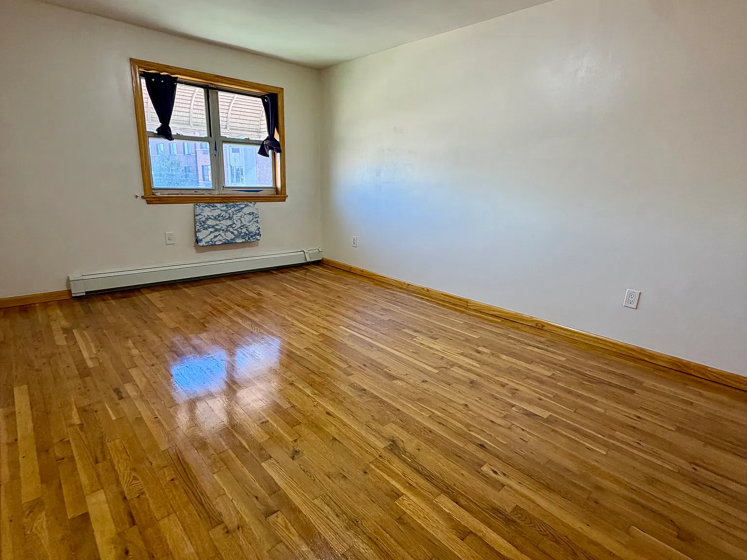 3 bed, 1300 sqft, $3,200 — Photo 2
