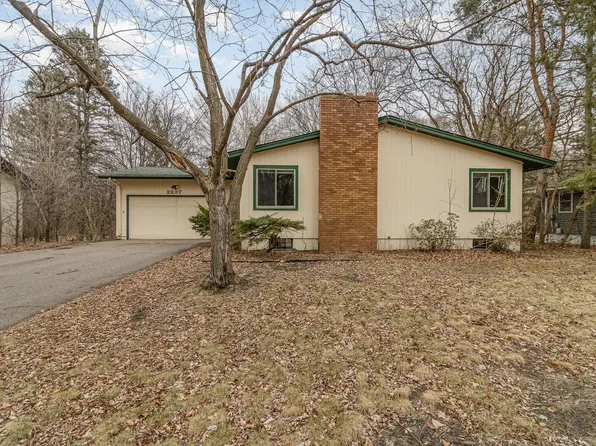 2237 Knoll Dr, Mounds View, MN 55112