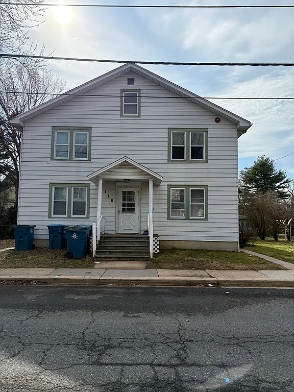 2 bed, 1.0 bath, $1,350 — Photo 1