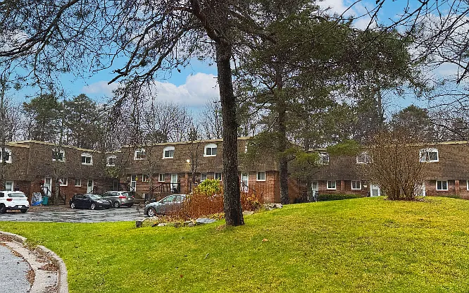Building Photo - 211 Glenforest Dr