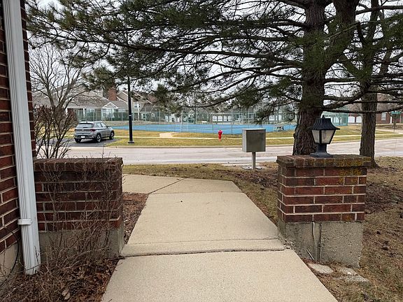 2nd image of 1621 Glengarry Ct #1621