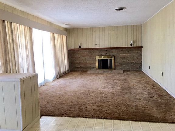 3rd image of 806 W 22nd St