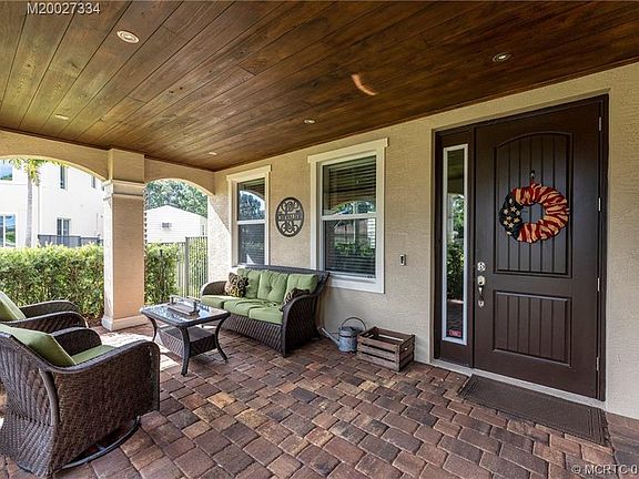 2nd image of 106 NE Abaca Way
