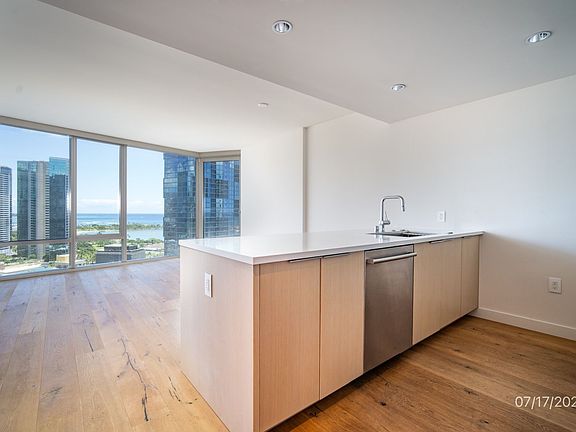 2nd image of 1001 Queen St #2112