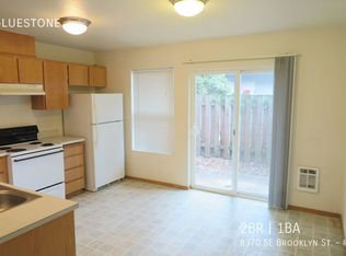 8370 SE Brooklyn St UNIT E, Portland, OR 97266