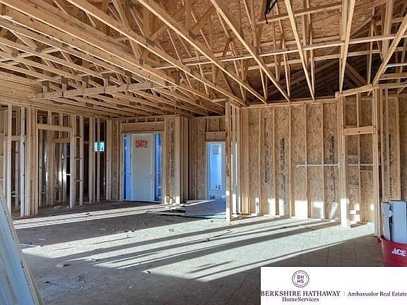5th image of 2909 N 181st St