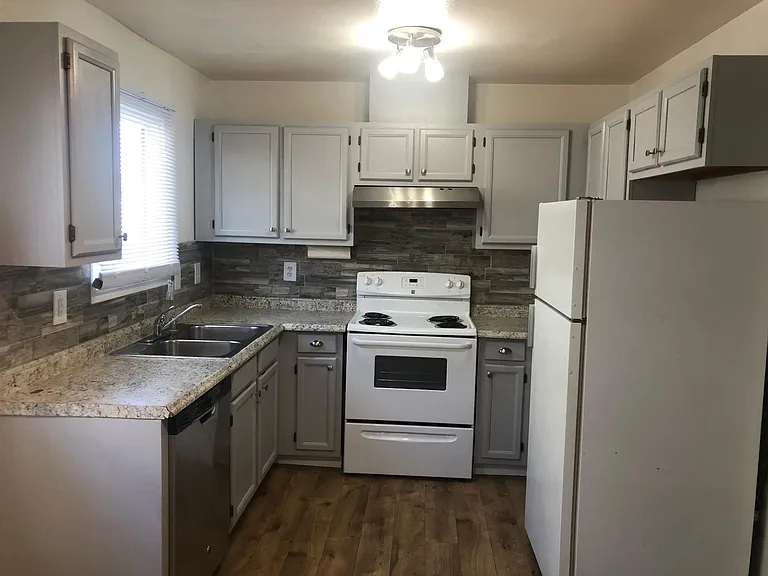 5850 E 4th Ave #A — Photo 1