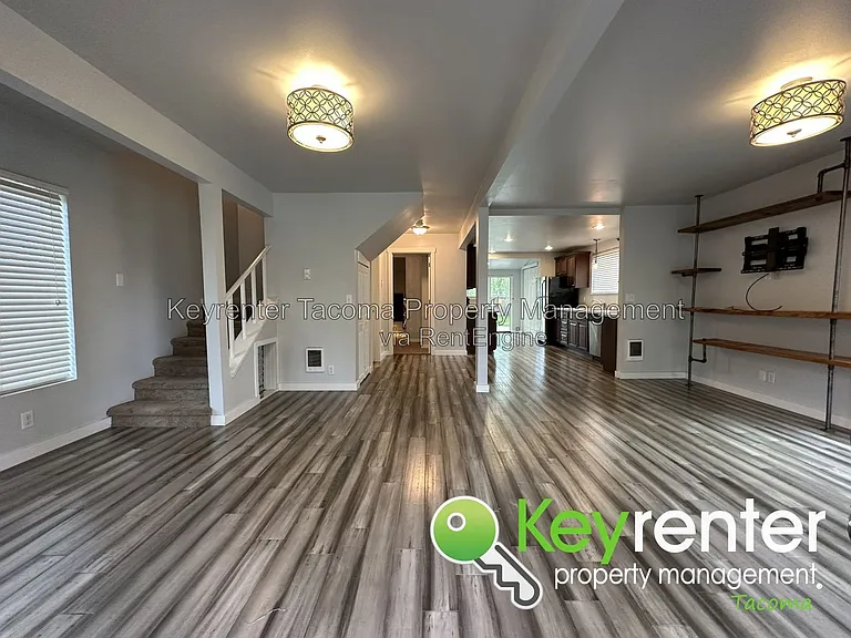 1402 E 52nd St — Photo 2