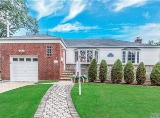 21 Webster St, Valley Stream, NY 11580