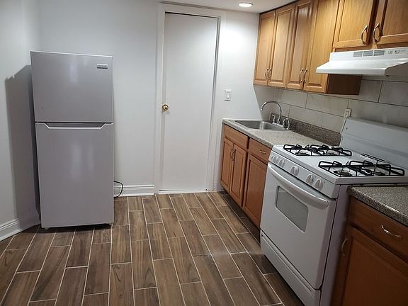 3rd image of 180 Prospect Park W #17-17GARDE