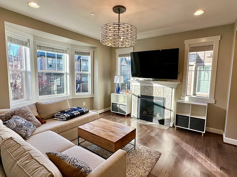 1314 Brooklyn Walk NE — Photo 2