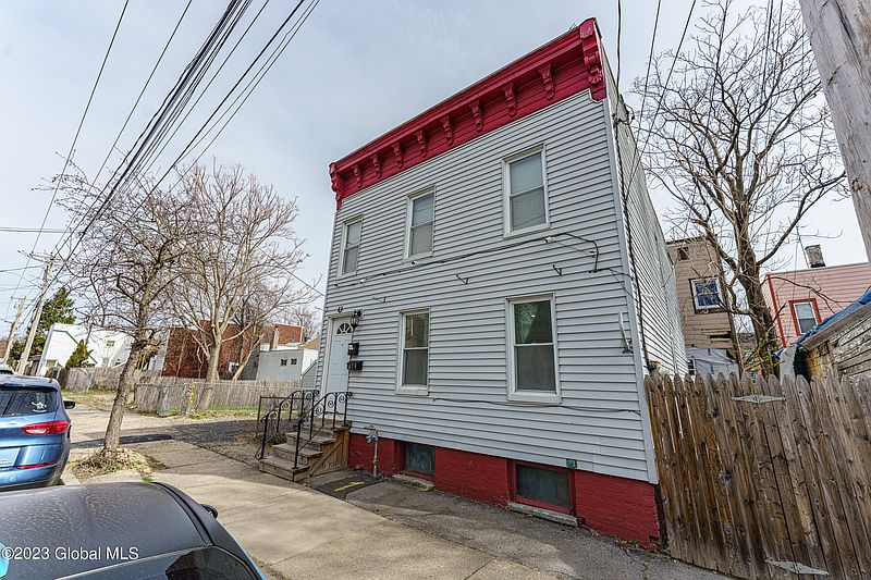 2nd image of 479 Elk Street