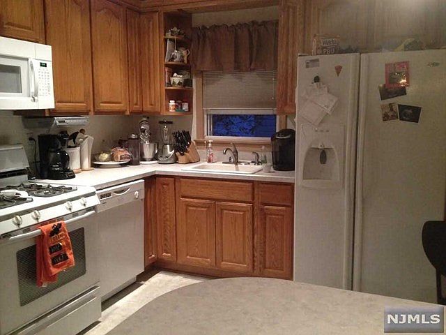 2nd image of 61 Elm St