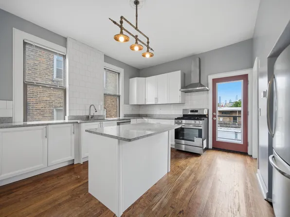747 N Throop St APT 3, Chicago, IL 60642