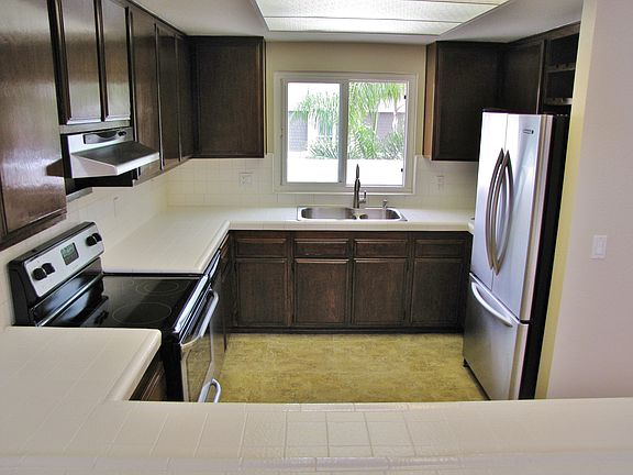 5th image of 907 E Balboa Blvd APT B