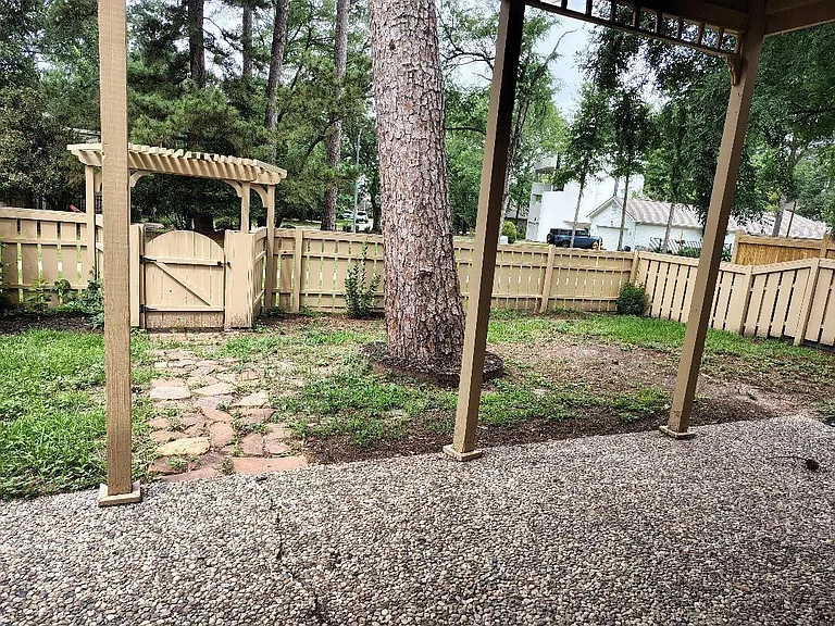 2823 Whitman Dr — Photo 32