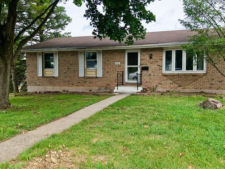 1015 E Hamilton St — Photo 1