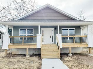 904 E Acton Ave, Wood River, IL 62095
