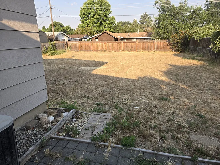 209 Erickson Ave — Photo 14