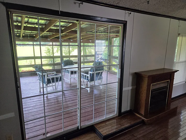 sliding door to screened in porch