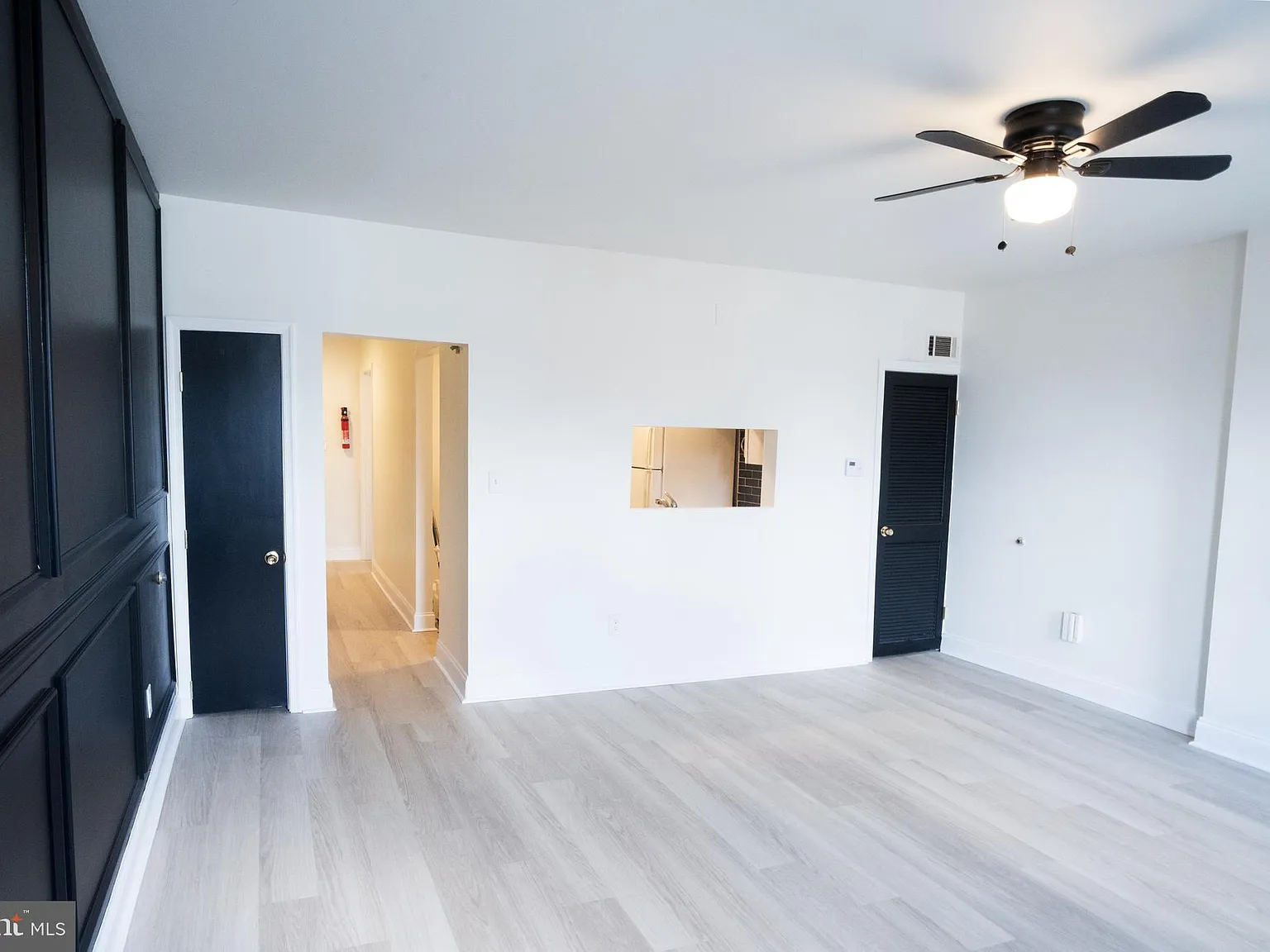 3 bed, 1.0 bath, 1100 sqft, $2,100 — Photo 4