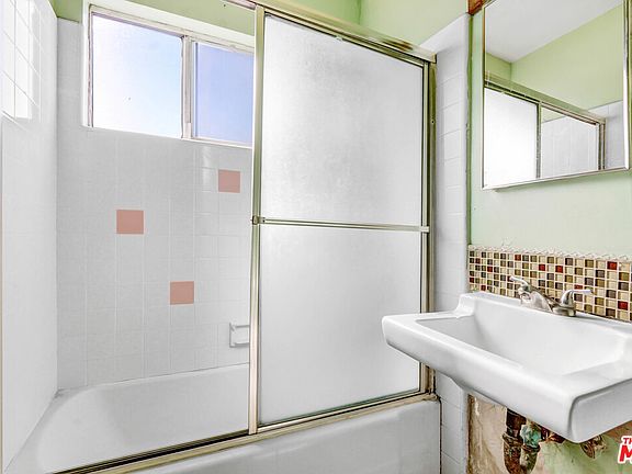 4th image of 1445 S Cloverdale Ave