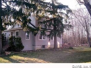 64 W Elizabeth St, Skaneateles, NY 13152