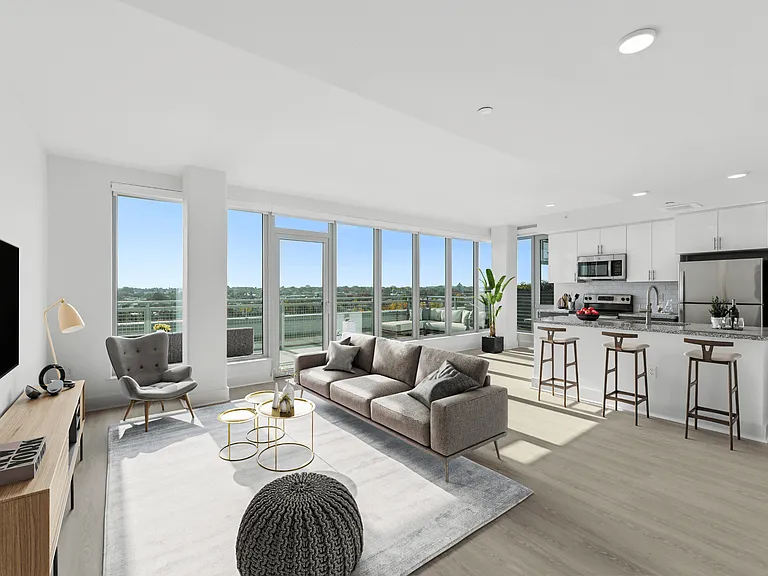 Link Apartments H Street — Photo 9
