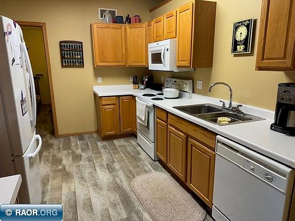 5th image of 608 Whiteside Ave