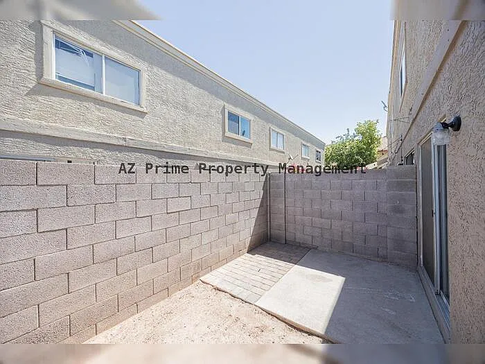1055 W 5th St #18 — Photo 23