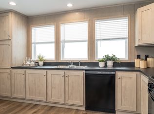 1633 Elizabeth Dr, Marion, IA 52302