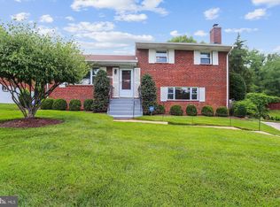12120 Hunters Ln, Rockville, MD 20852