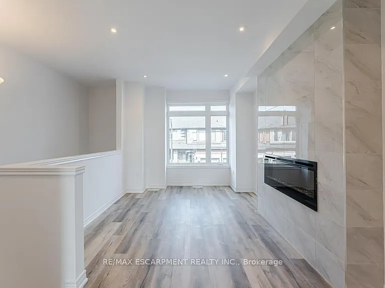 120 Court Dr #29 — Photo 3