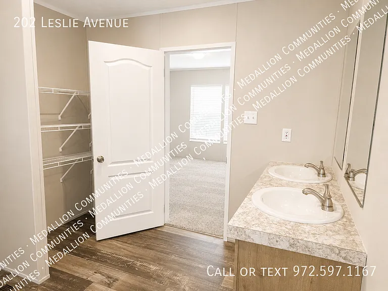 202 Leslie Ave — Photo 5
