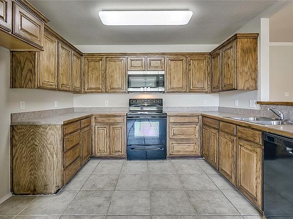 5th image of 737 Blue Marlin Dr