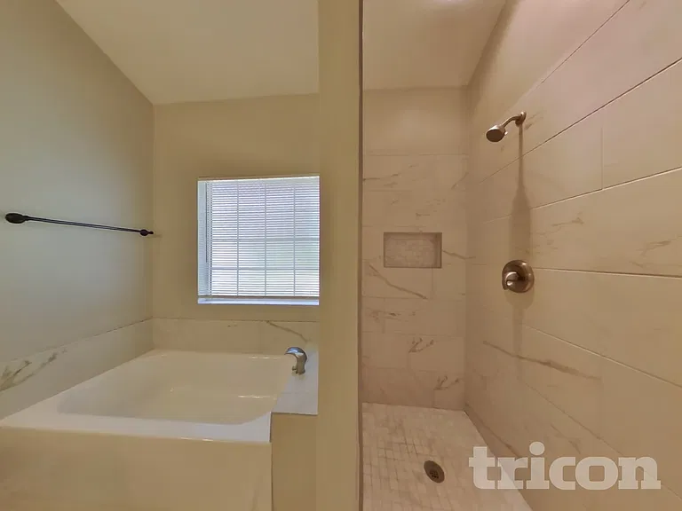 11901 Harris Pointe Dr — Photo 10