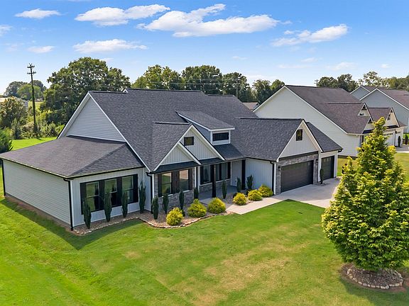 3rd image of 441 Josie Way