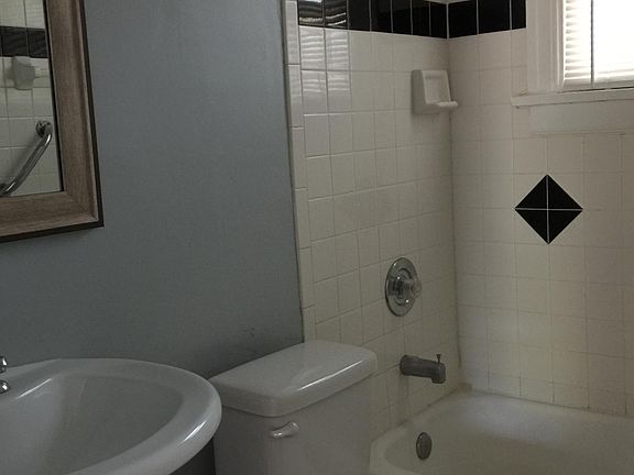 3rd image of 468 13th Ave N #1