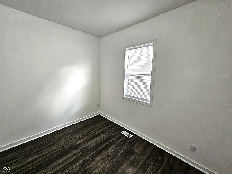 2121 Webb St — Photo 13
