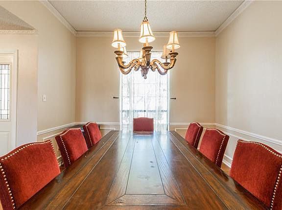 5th image of 2205 Meadowview Dr