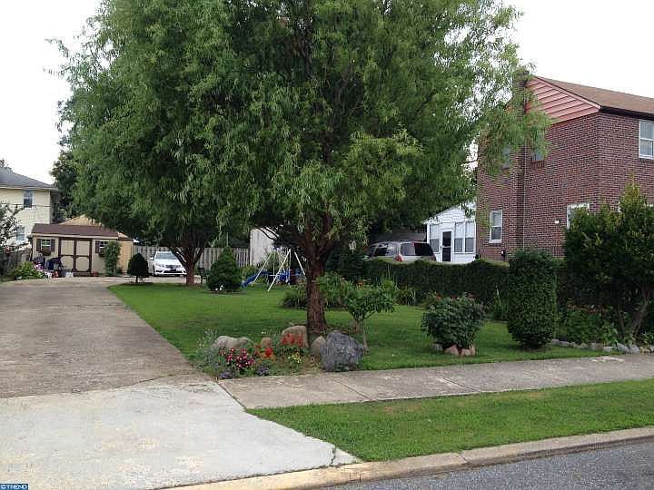 2nd image of 1916 Fuller St