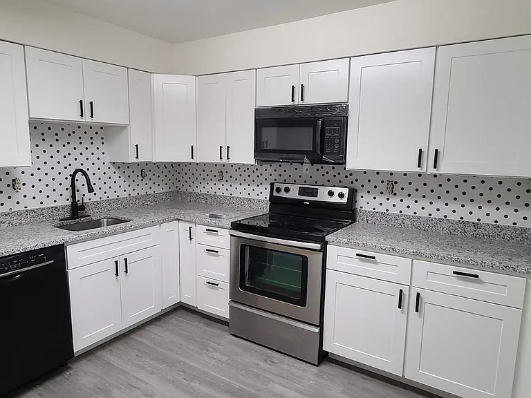 5663 Independence Cir — Photo 12