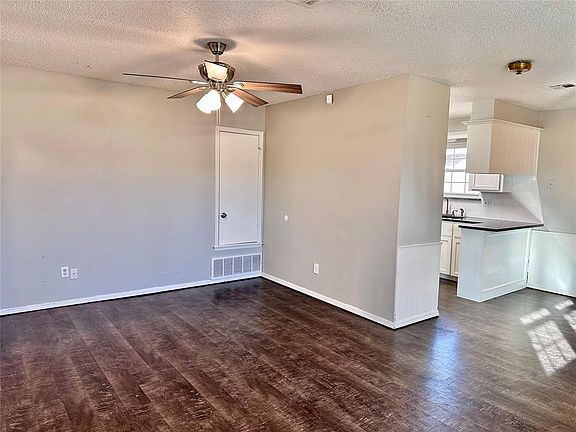 2nd image of 916 Eagle Dr
